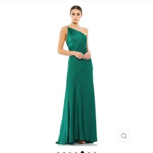 NWT Mac Duggal ONE SHOULDER DOUBLE STRAP SATIN GOWN Size 2 style 55385